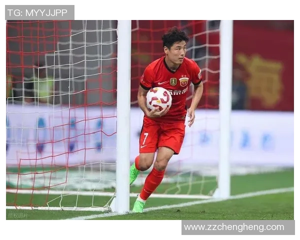 武磊亲签足球价格曝光球迷热议收藏价值与市场需求分析 武磊亲签足球价格曝光球迷热议收藏价值与市场需求分析