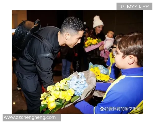 足球球星回家仪式掀起热潮 球迷齐聚送上盛大欢迎礼遇 足球球星回家仪式掀起热潮 球迷齐聚送上盛大欢迎礼遇